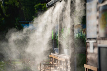 Jak efektivně osvěžit ovzduší? Zkuste vodní mlhu a její mlžící trysky!