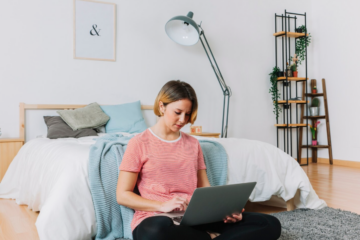 Kde je hranice mezi ložnicí a pracovnou a jak poznat, kdy je to už moc?