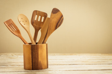 Tradiční dřevěné nádobí dodá vaší kuchyni domácí atmosféru
