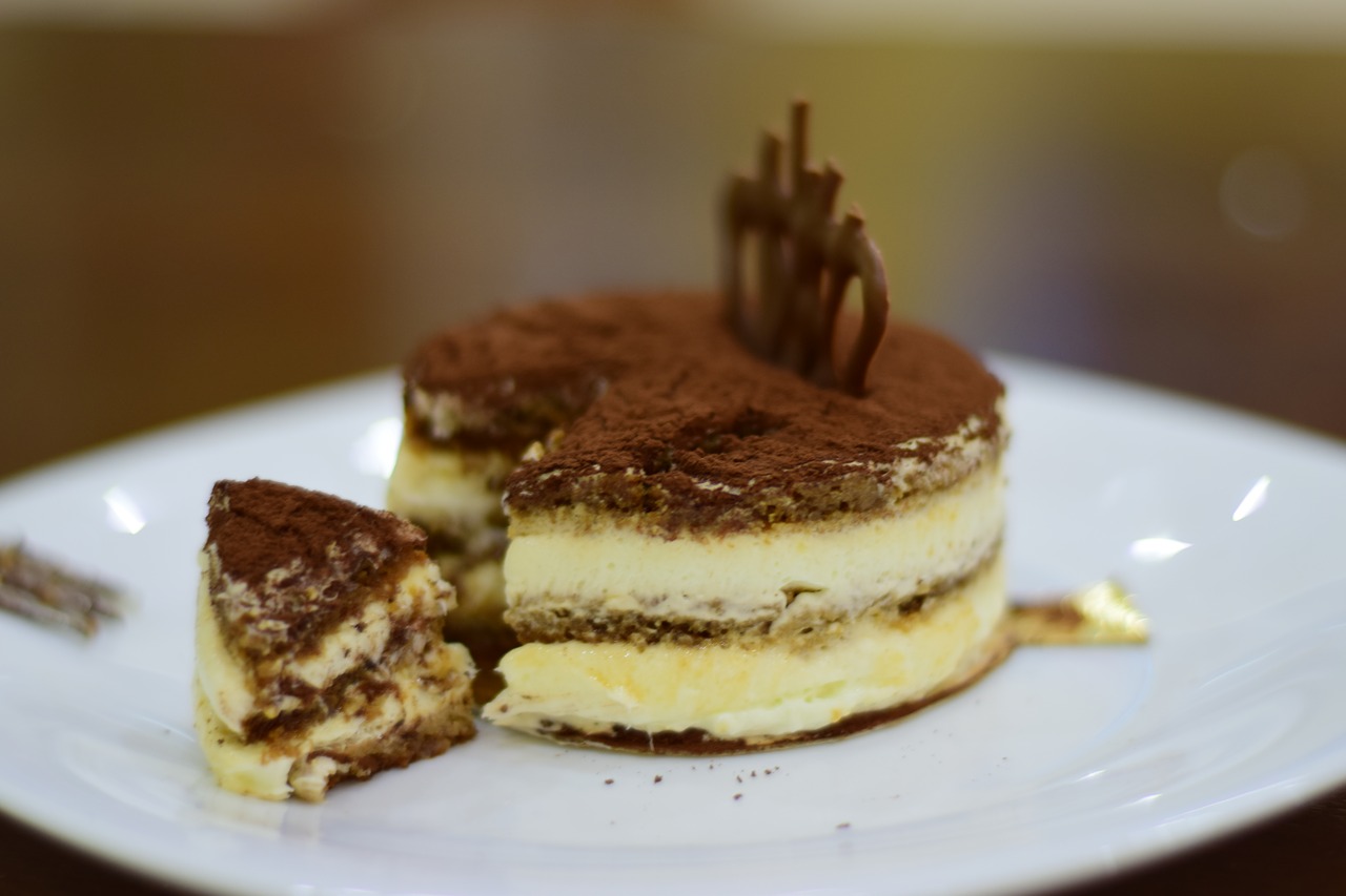 Tiramisu (Zdroj: https://pixabay.com/en/tiramisu-chocolate-food-mousse-2056756/)
